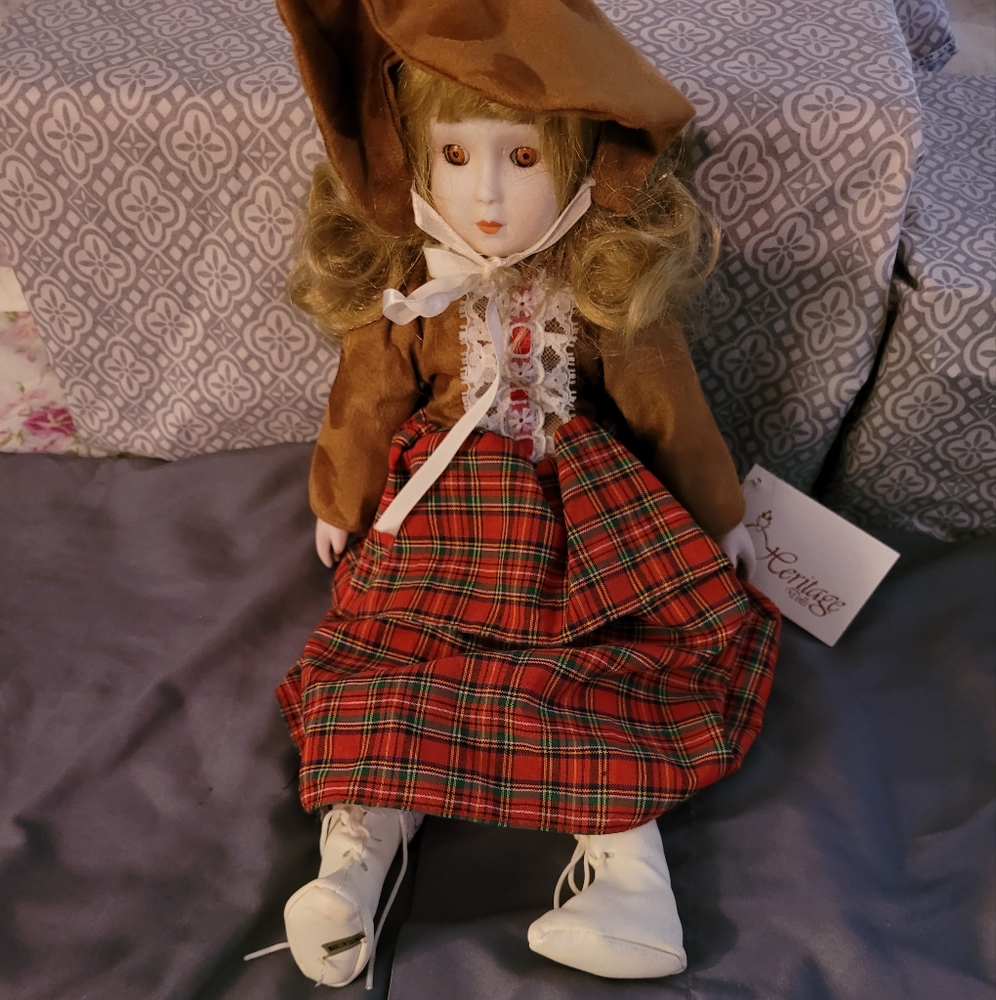 #404 Vintage Beautiful Heritage Musical Porcelain Doll